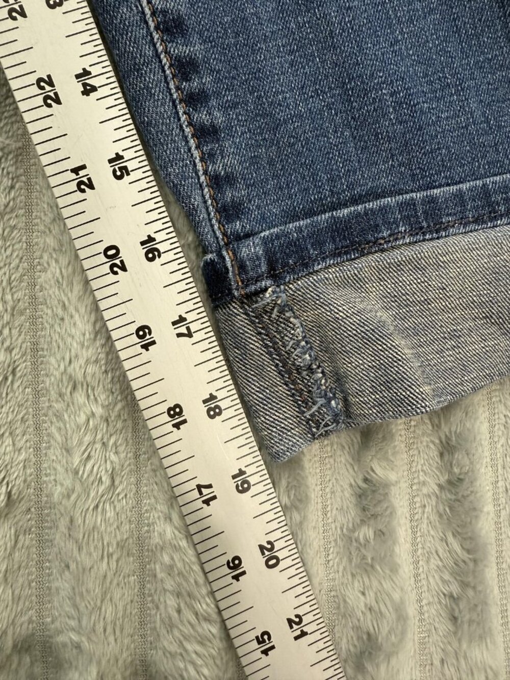Levi's 515 Capri Jeans Womens 4 Blue Mid Rise Cuffed Crop Stretch Casual Denim - Picture 6 of 10